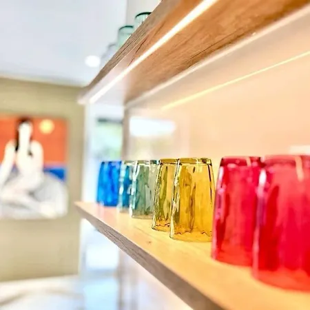 شقة With Patio - Steps Away From Center