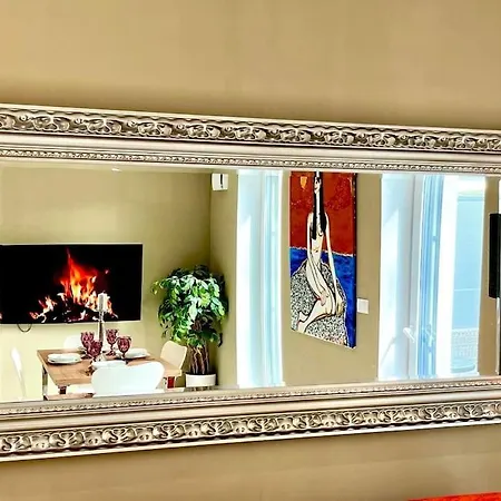 شقة With Patio - Steps Away From Center *