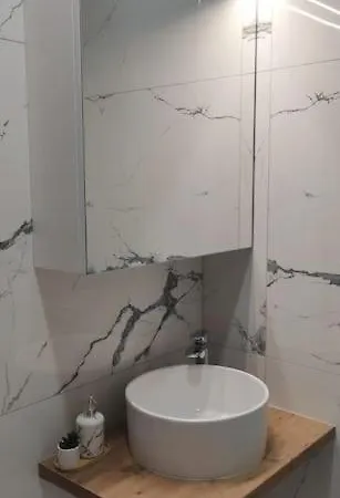 شقة With Patio - Steps Away From Center *