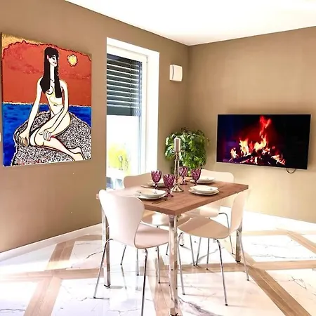 With Patio - Steps Away From Center ليوبليانا