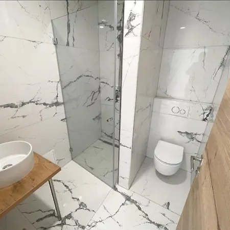 With Patio - Steps Away From Center * ليوبليانا