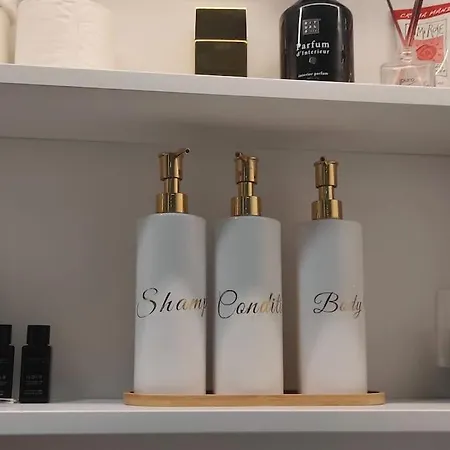 شقة With Patio - Steps Away From Center *