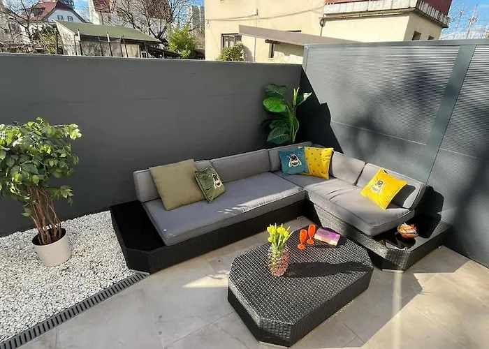 With Patio - Steps Away From Center Liubliana