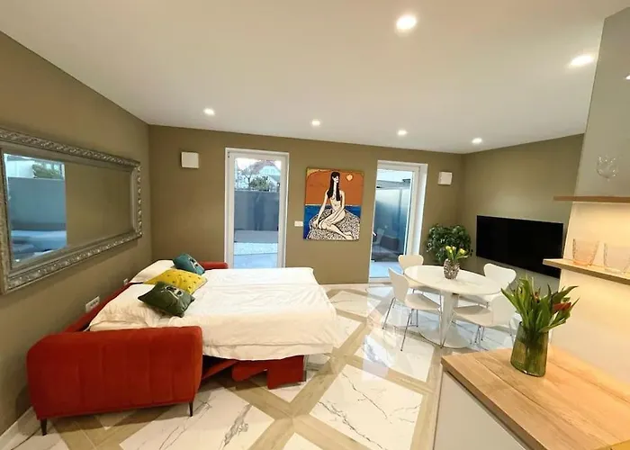 Apartamento With Patio - Steps Away From Center *