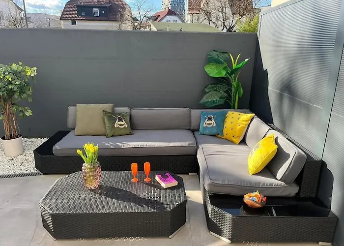 With Patio - Steps Away From Center Apartamento Liubliana