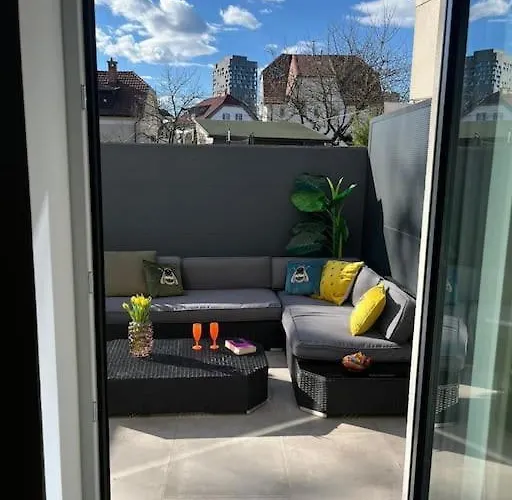 With Patio - Steps Away From Center Liubliana