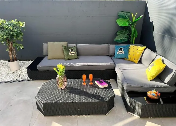 With Patio - Steps Away From Center Apartamento Liubliana