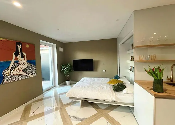 With Patio - Steps Away From Center Liubliana