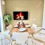 With Patio - Steps Away From Center Apartma