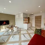 Apartma With Patio - Steps Away From Center *