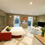 Apartma With Patio - Steps Away From Center *